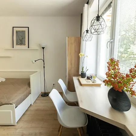 Apartment Nest - Quiet & Cozy Near The Centre